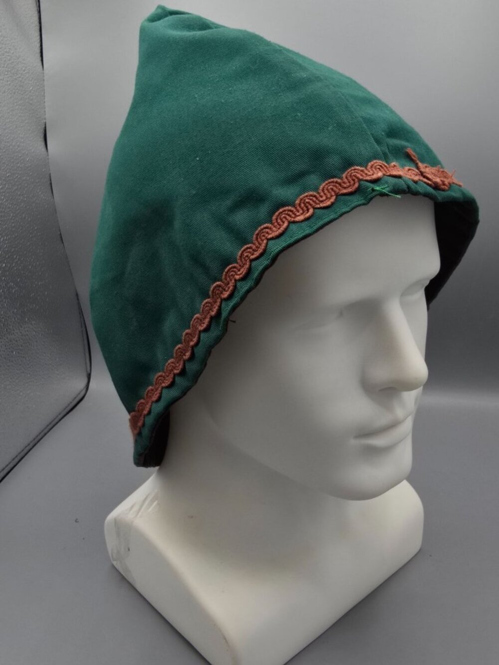 Vintage 1970s Handmade/Costume Forest Green Velveteen Lined Pointed Hood Cap